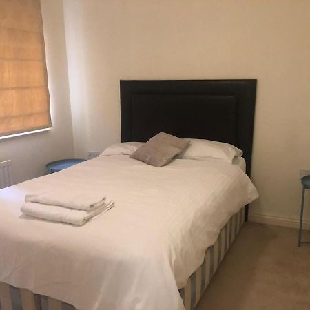Lovely 2 Bedroom 2 Baths Flat With Free Parking Basingstoke Exterior photo