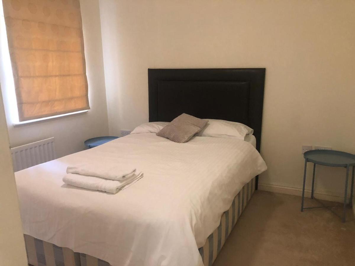 Lovely 2 Bedroom 2 Baths Flat With Free Parking Basingstoke Exterior photo