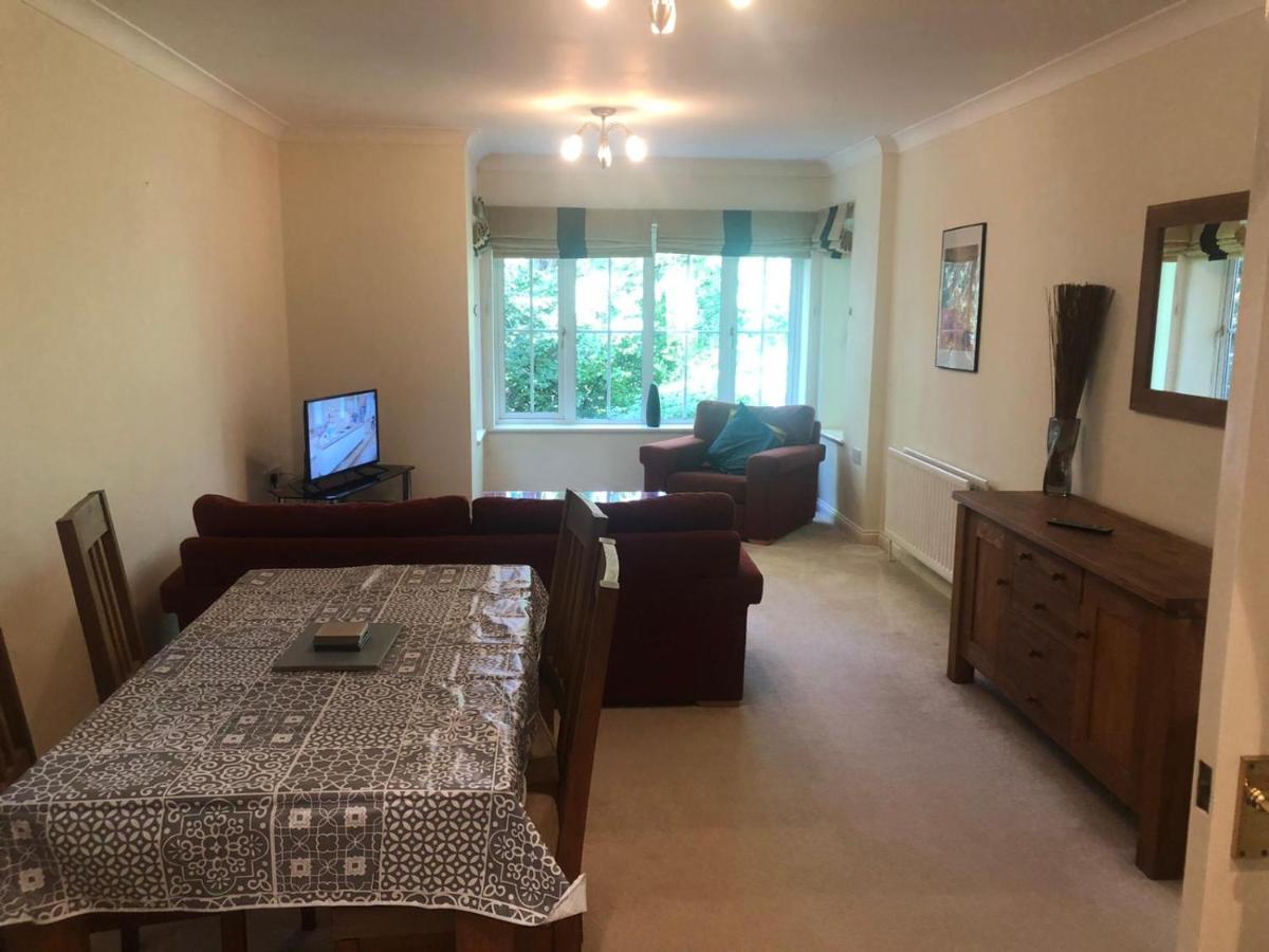 Lovely 2 Bedroom 2 Baths Flat With Free Parking Basingstoke Exterior photo